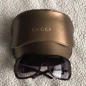 Gucci sunshield with bamboo buckle detail temple